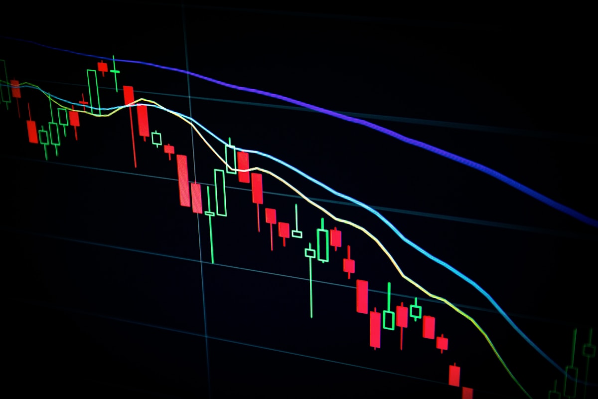 Crypto trading charts comparing Coinbase and Kraken fees